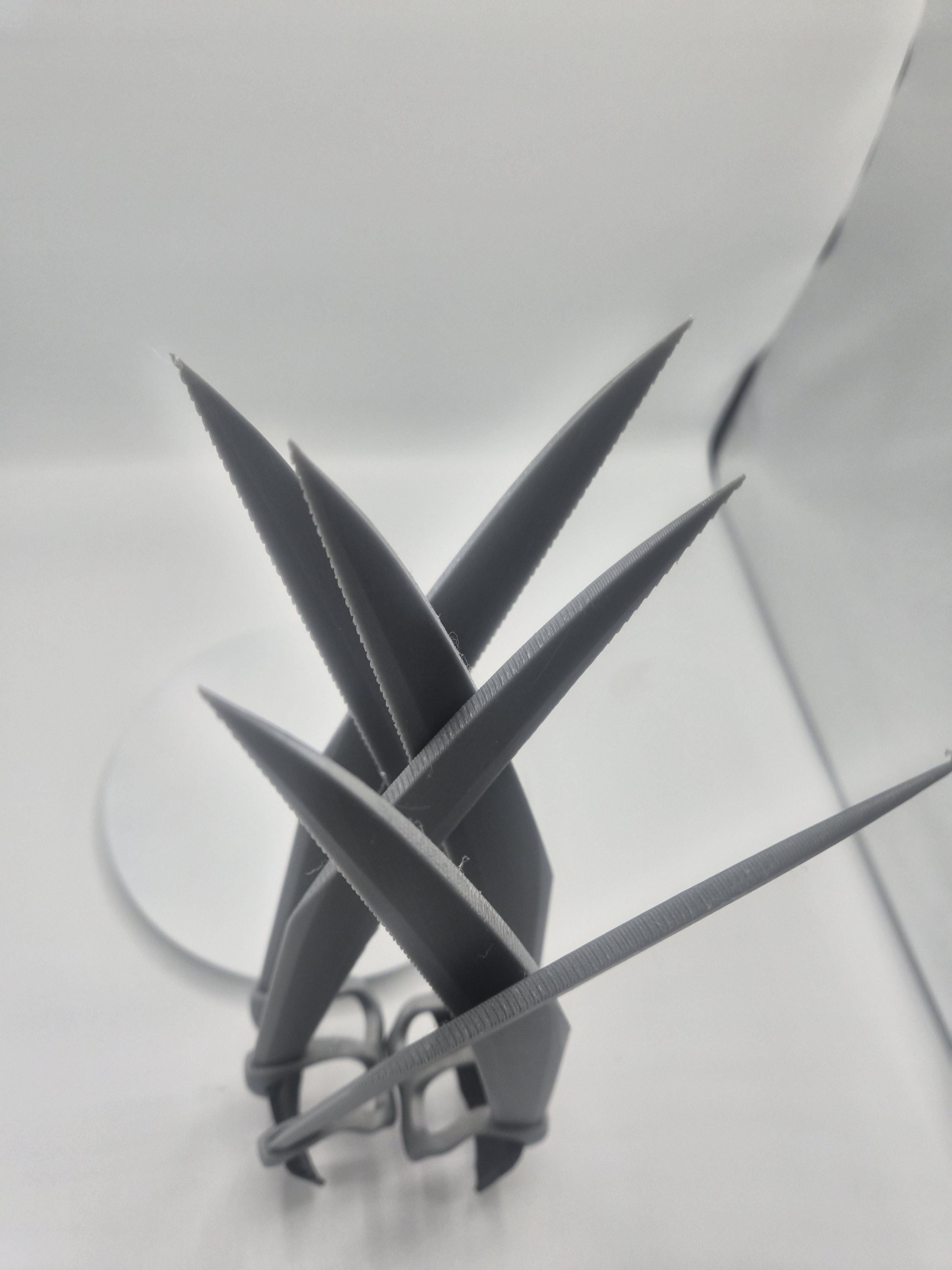 Wolverine Claws with Gripper & Backplate - 3D Printed Cosplay / Halloween