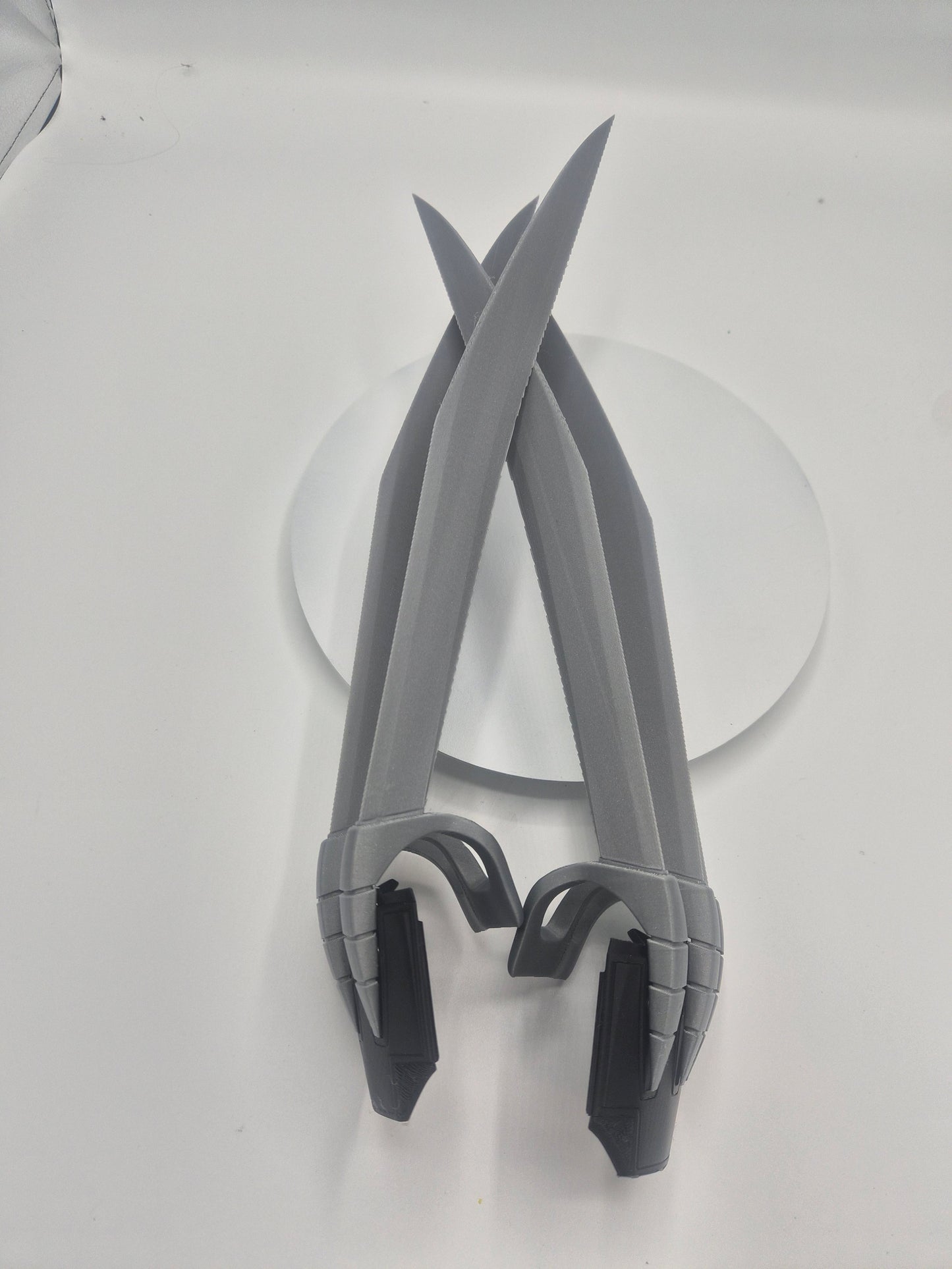 Cosplay Claws with Gripper & Backplate - 3D Printed Superhero / Halloween Accessory