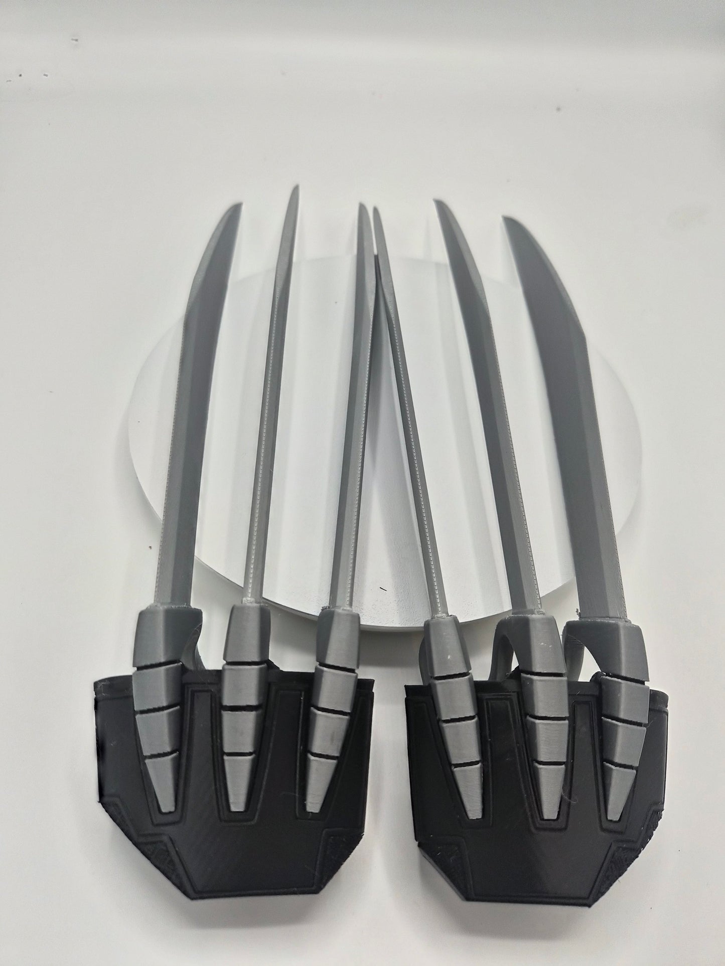 Cosplay Claws with Gripper & Backplate - 3D Printed Superhero / Halloween Accessory