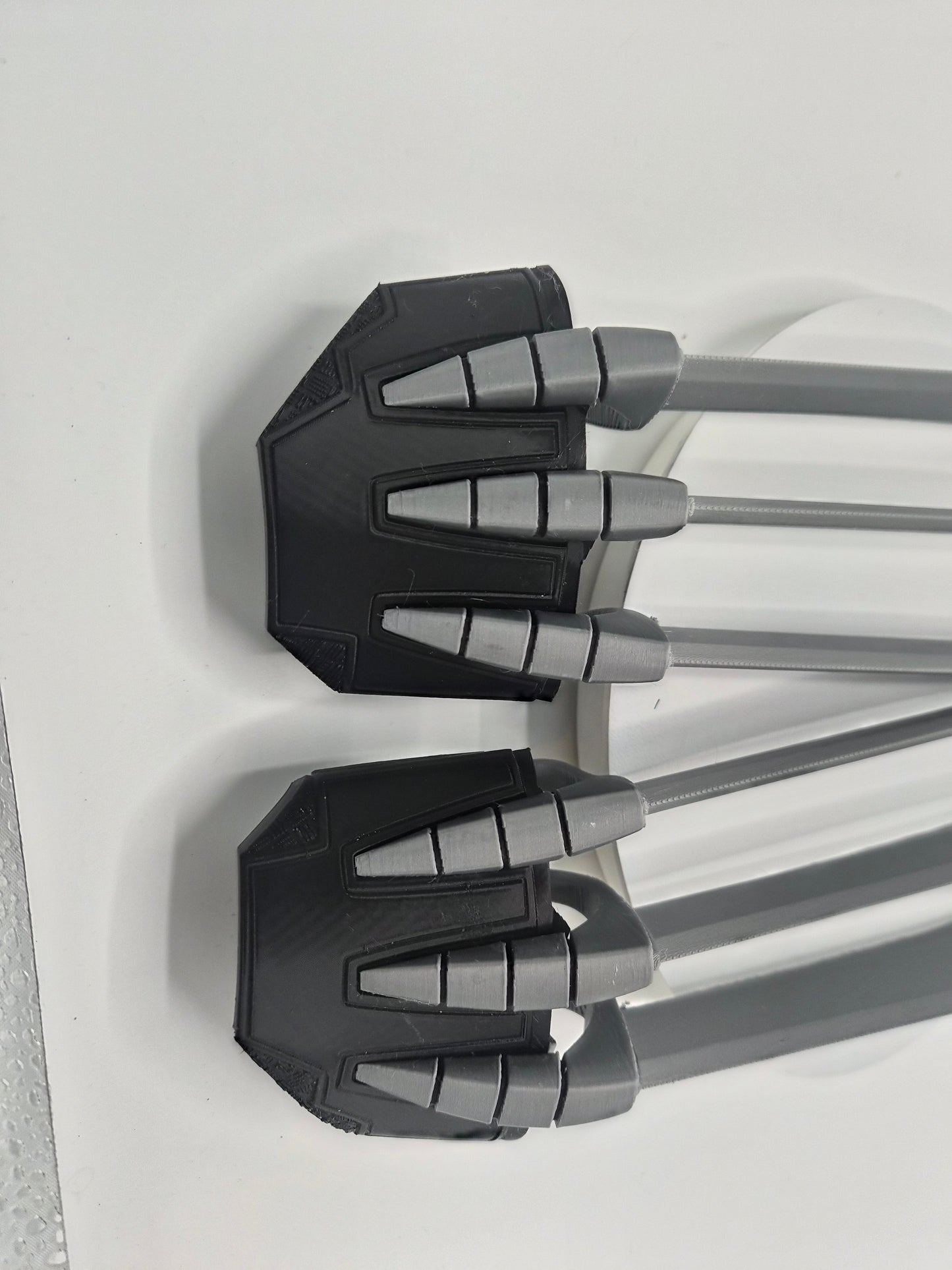Cosplay Claws with Gripper & Backplate - 3D Printed Superhero / Halloween Accessory