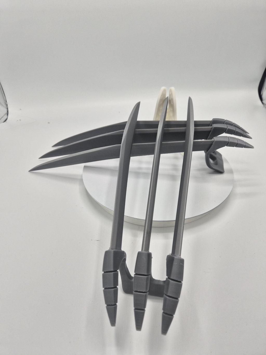 Wolverine Claws with Gripper & Backplate - 3D Printed Cosplay / Halloween
