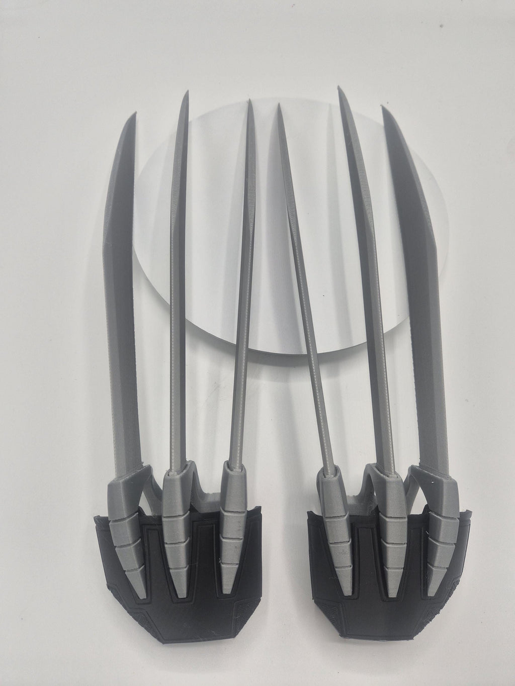 Wolverine Claws with Gripper & Backplate - 3D Printed Cosplay / Halloween