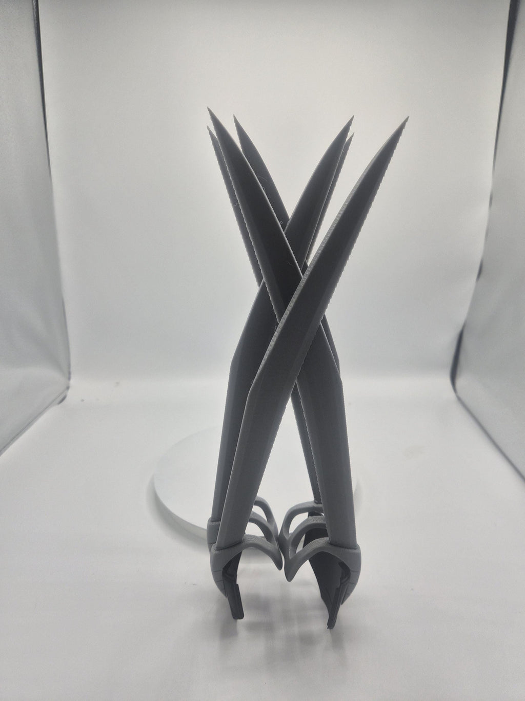Wolverine Claws with Gripper & Backplate - 3D Printed Cosplay / Halloween