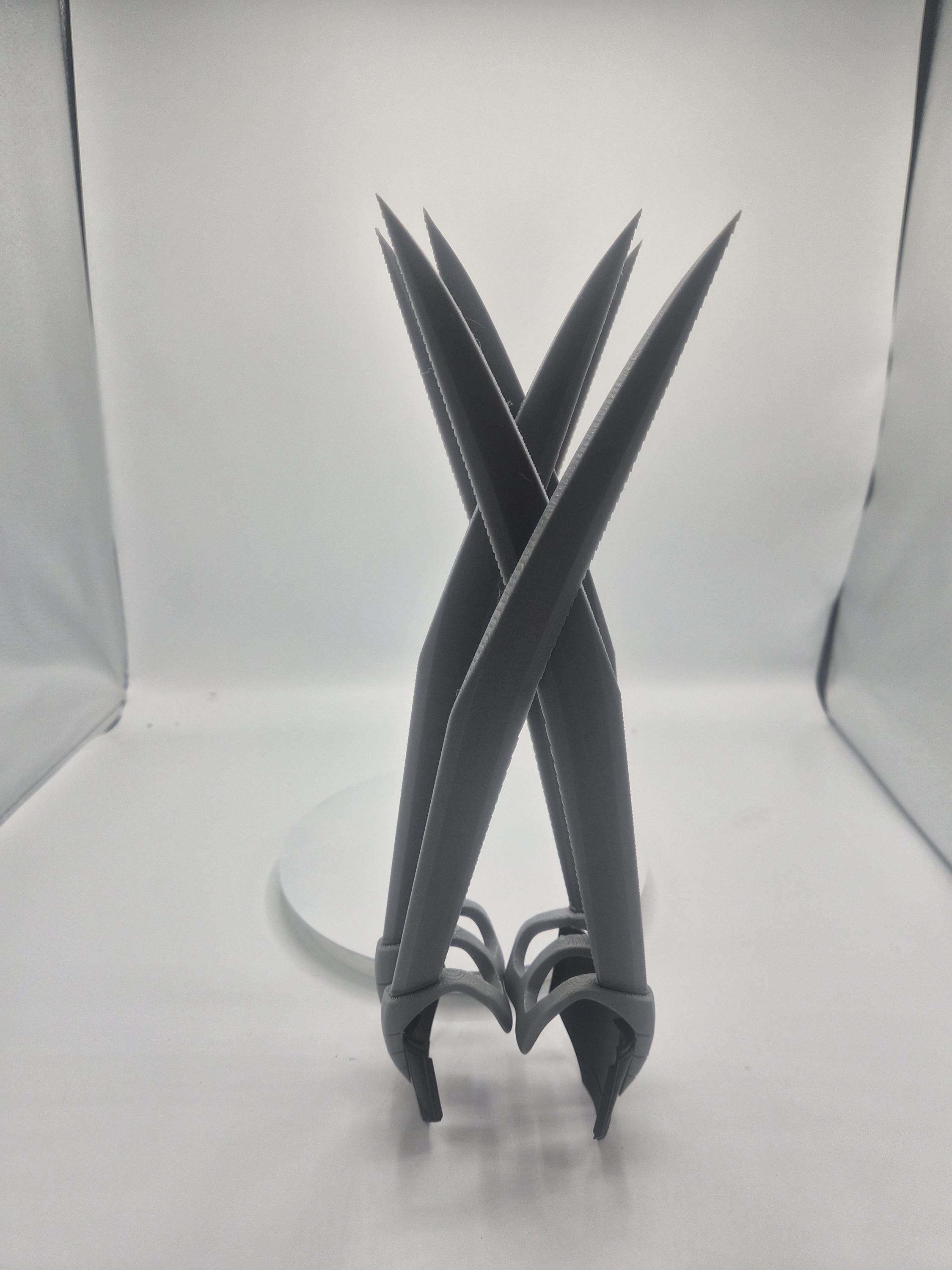 Wolverine Claws with Gripper & Backplate - 3D Printed Cosplay / Halloween